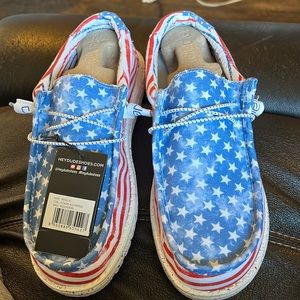 Hey Dudes NWT womens 11 mens 9